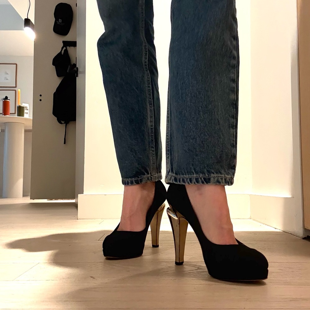 CHANEL Black Heels with Gold Accents - Picture 2 of 10